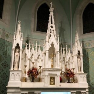 Gothic Reredos with Last Supper Panel