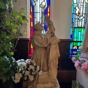 Alternative view of St. Anthony on Kneeler Statue