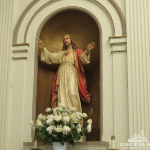 Sacred Heart of Jesus Statue