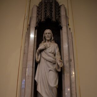 Sacred Heart of Jesus Statue