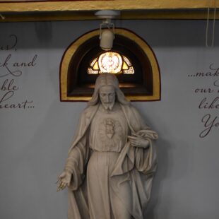 Sacred Heart of Jesus Statue